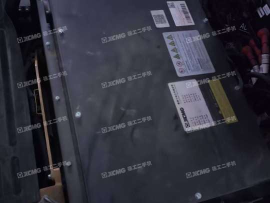 徐工XCB-L30電動平衡重叉車