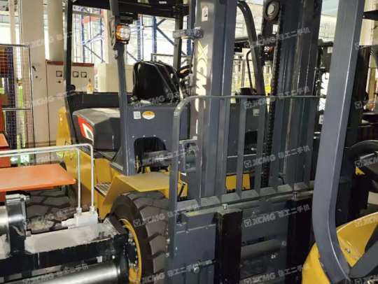 徐工XVB50電動平衡重叉車