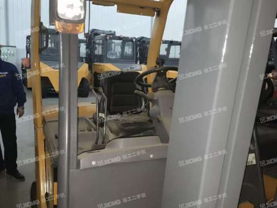 徐工XCB-P30电动平衡重叉车