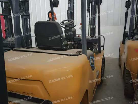 徐工XCB-L30電動平衡重叉車