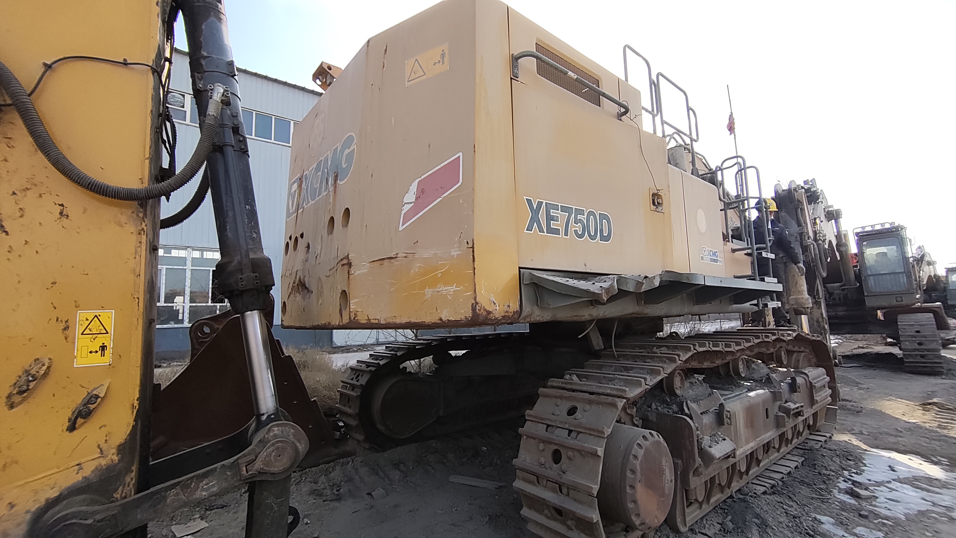 徐工XE750D履帶式挖掘機