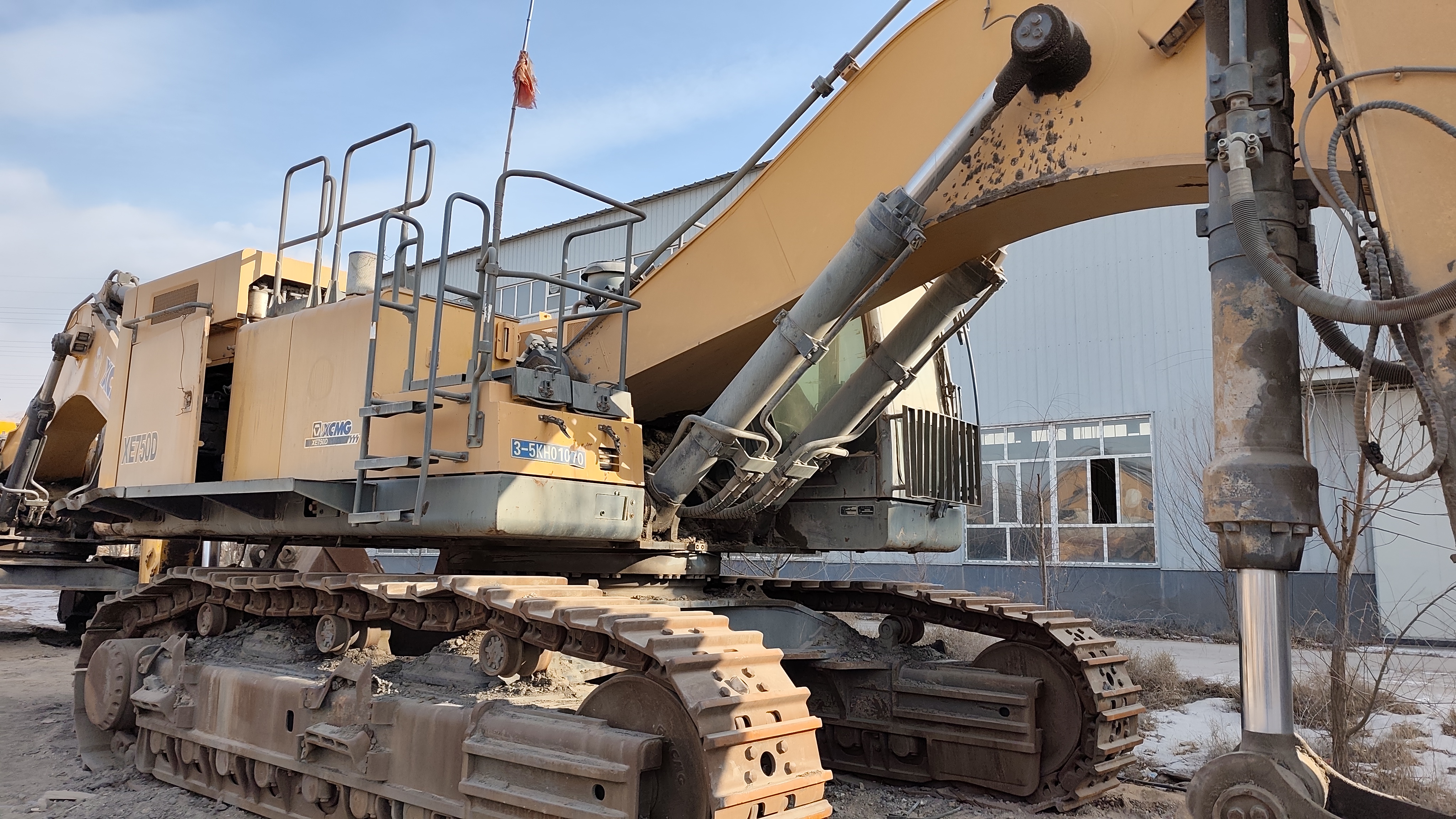 徐工XE750D履帶式挖掘機