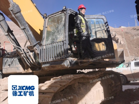 徐工XE700D履带式挖掘机