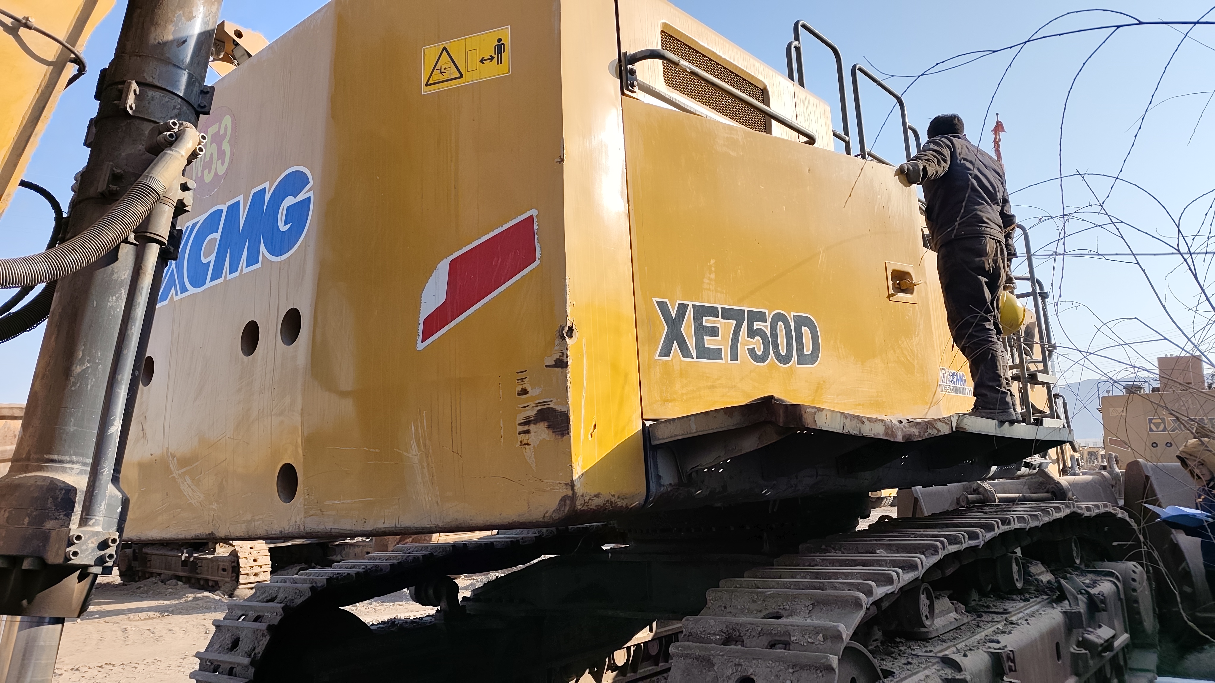 徐工XE750D履帶式挖掘機