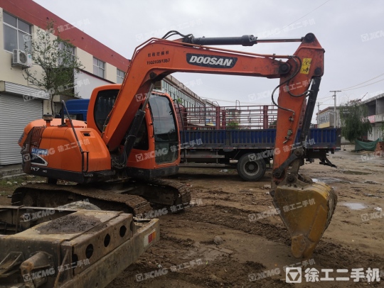 斗山DX75履带式挖掘机