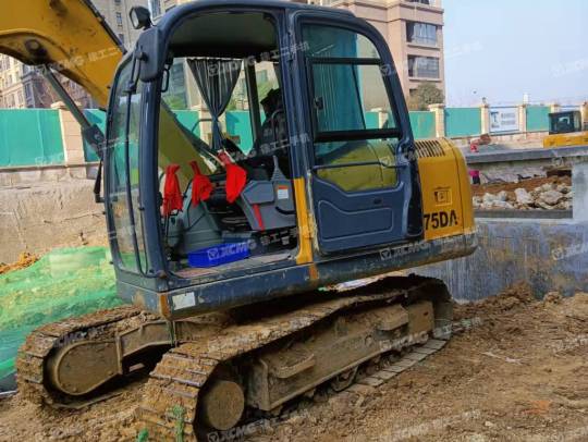 徐工XE75DA履带式挖掘机