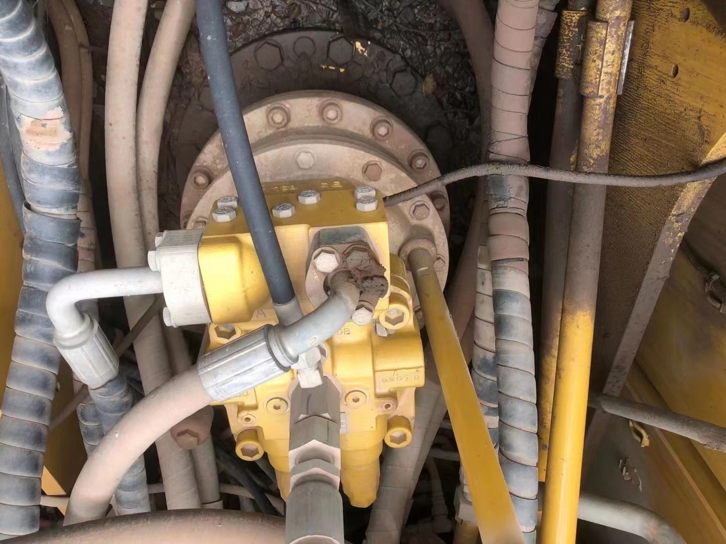 卡特彼勒320D2履帶式挖掘機