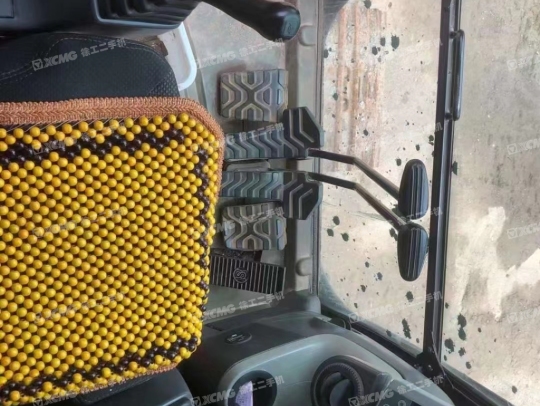 卡特彼勒320D2履带式挖掘机