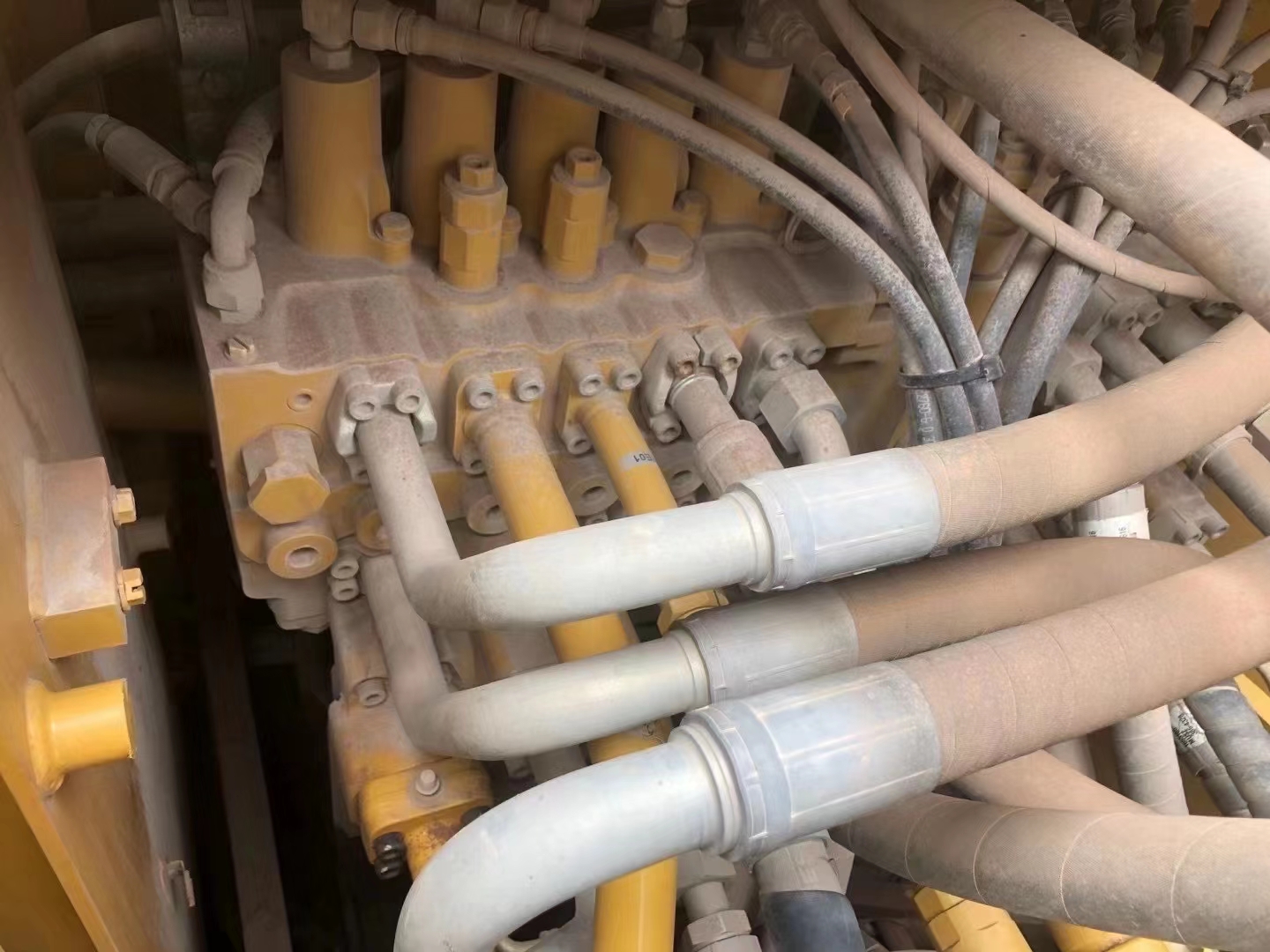 卡特彼勒320D2履帶式挖掘機