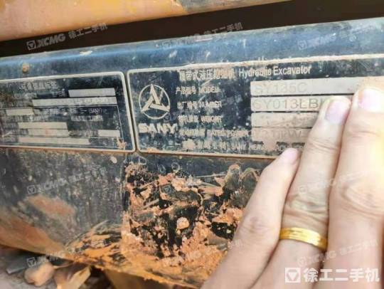 三一重工SY135履带式挖掘机