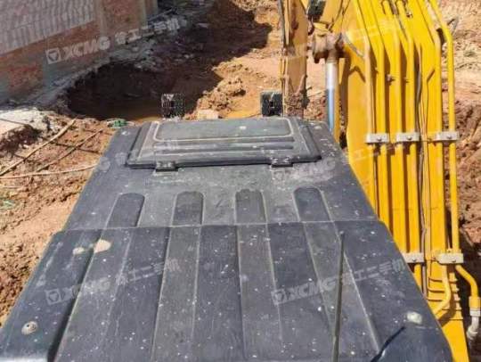 三一重工SY135履带式挖掘机