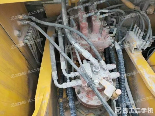 柳工CLG922履带式挖掘机