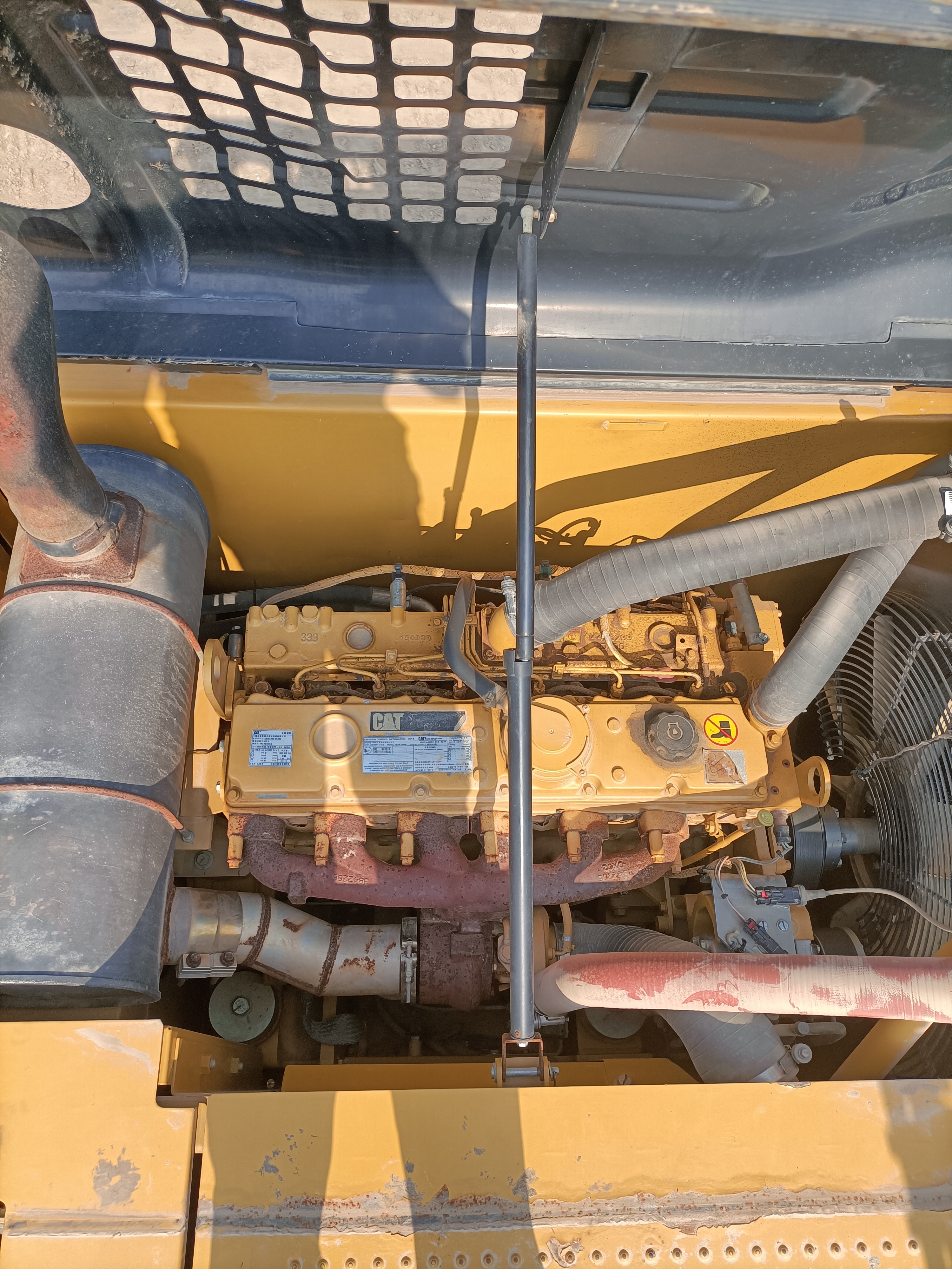 卡特彼勒320D2履帶式挖掘機(jī)