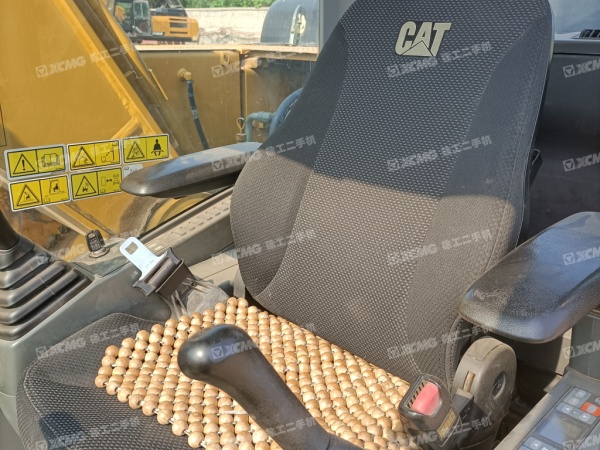 卡特彼勒320D2履帶式挖掘機