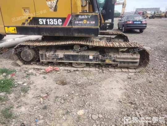 三一重工SY135履带式挖掘机