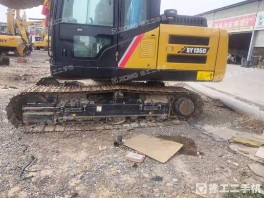 三一重工SY135履带式挖掘机