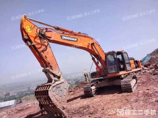 斗山DX380履带式挖掘机