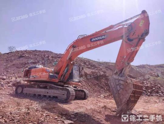 斗山DX380履带式挖掘机