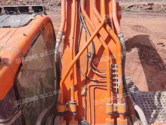 斗山DX380履带式挖掘机