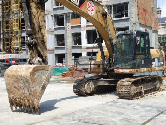 卡特彼勒320D履带式挖掘机