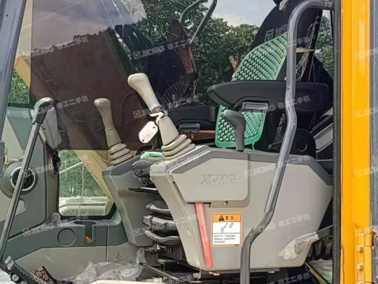 徐工XE135履带式挖掘机