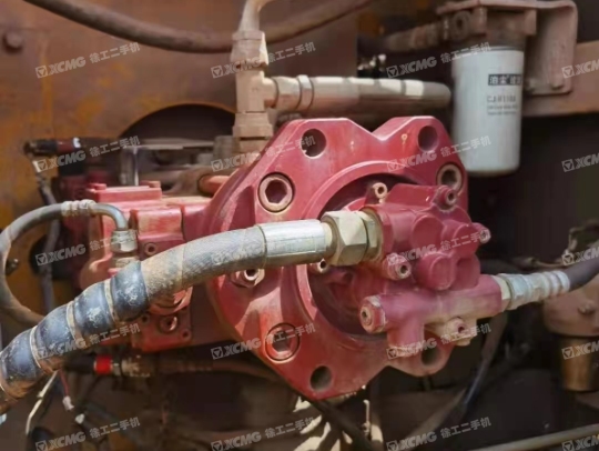 龙工LG6225履带式挖掘机