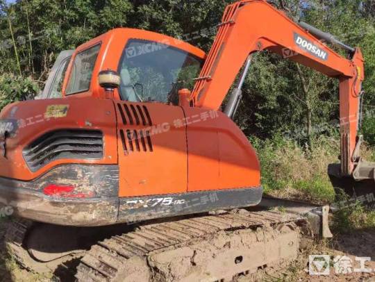 斗山DX75履带式挖掘机