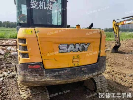 三一重工SY55履带式挖掘机