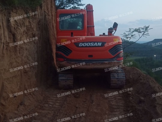 斗山DX75履带式挖掘机