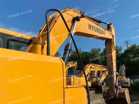 现代R215履带式挖掘机