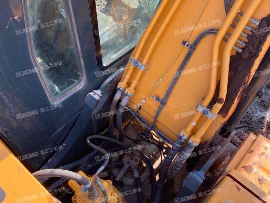 现代R215履带式挖掘机