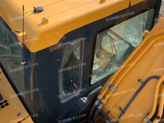 现代R215履带式挖掘机