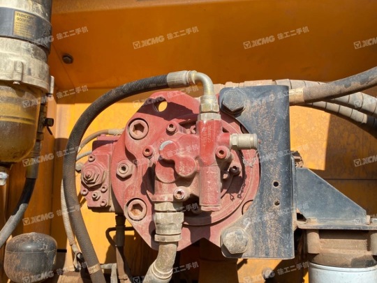 现代R215履带式挖掘机