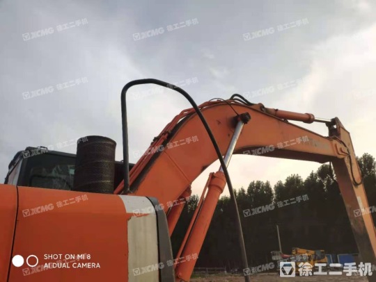 日立ZX200履带式挖掘机