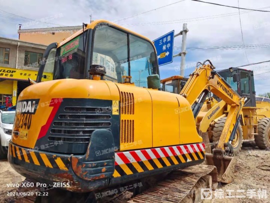 现代R60履带式挖掘机