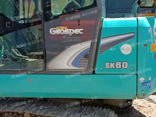 神钢SK60履带式挖掘机