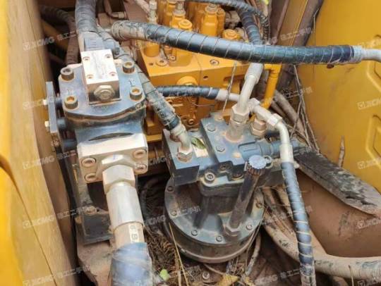 三一重工SY135履带式挖掘机