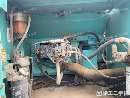 神钢SK260履带式挖掘机