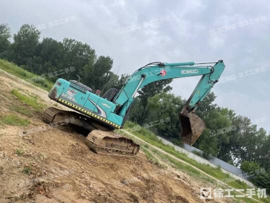 神钢SK260履带式挖掘机