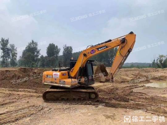 三一重工SY155履带式挖掘机