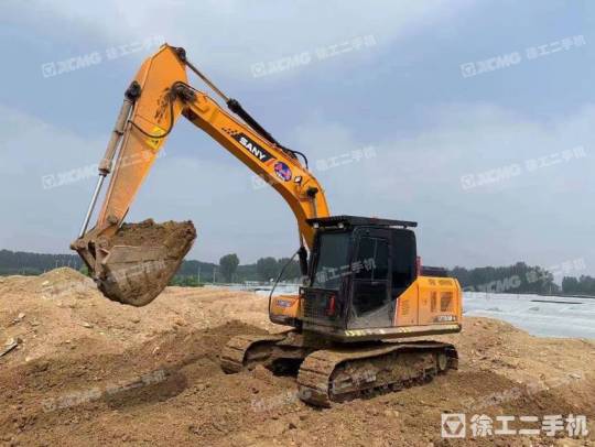 三一重工SY155履带式挖掘机