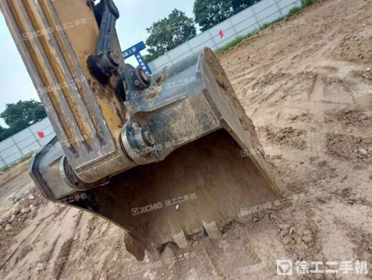 三一重工SY245履带式挖掘机