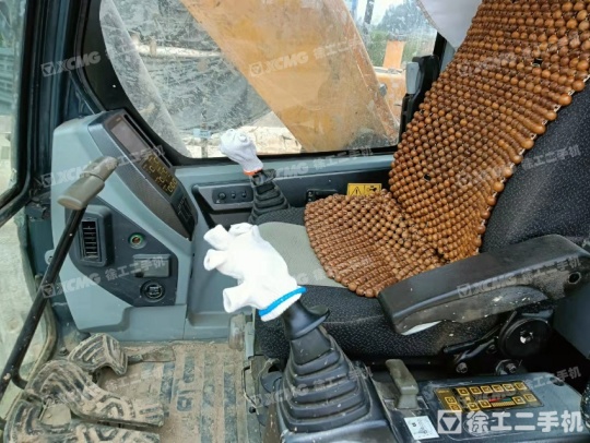 现代R215履带式挖掘机