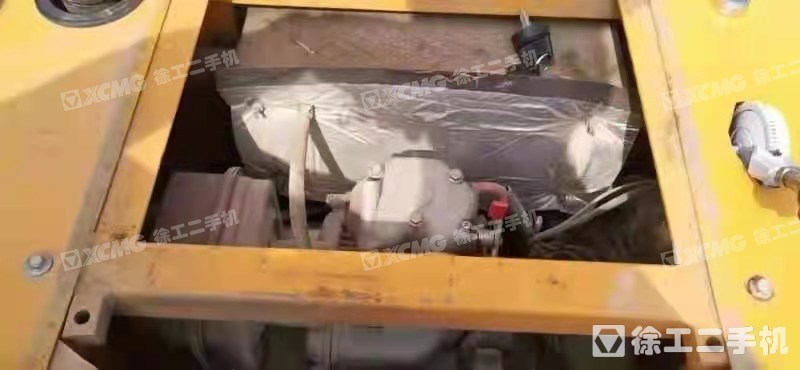 现代R215履带式挖掘机