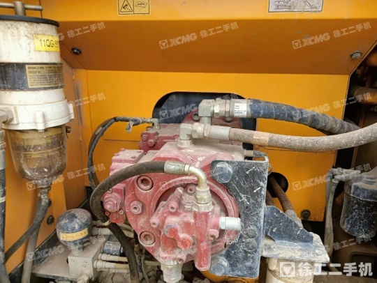 现代R215履带式挖掘机