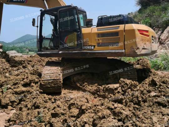 三一重工SY245履带式挖掘机