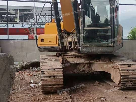 现代R215履带式挖掘机