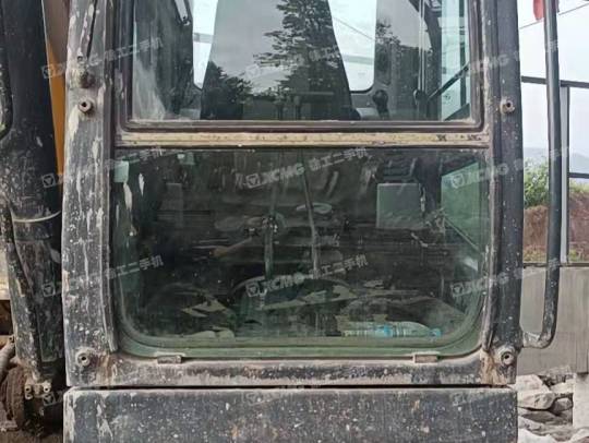 现代R215履带式挖掘机