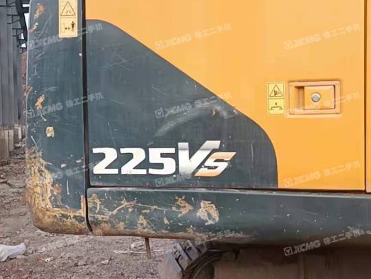 现代R215履带式挖掘机