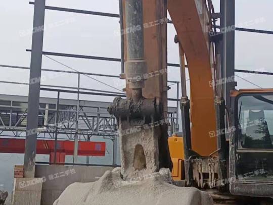 现代R215履带式挖掘机